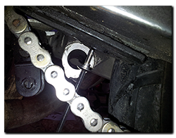 Aprilia Caponord ETV1000 Rally-Raid Remove chain slider screw AP8152302
